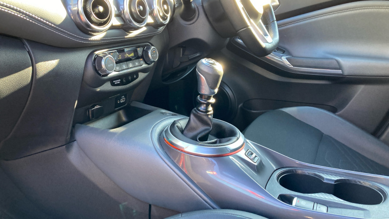 Nissan Juke 1.0 DiG-T 114 Tekna 5dr Petrol Hatchback